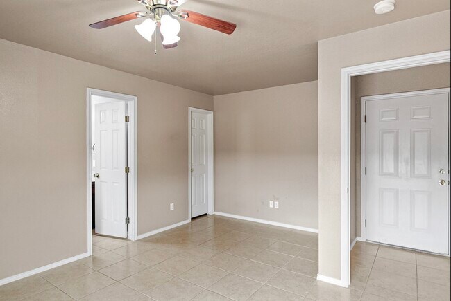 Building Photo - 271 Vista Hermosa