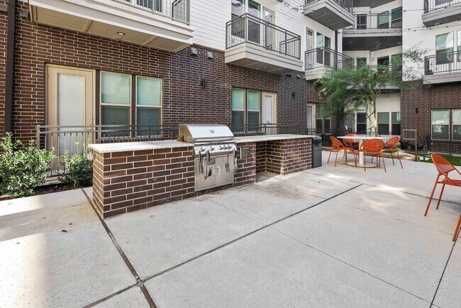 Building Photo - 13701 Montfort Dr