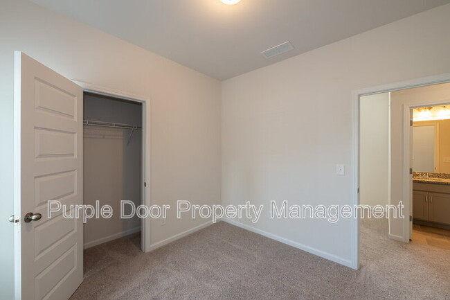 Building Photo - 1672 Eagle Dr