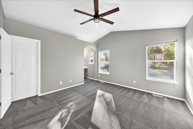 Building Photo - Comfortable & Convenient Living Near CWI a...