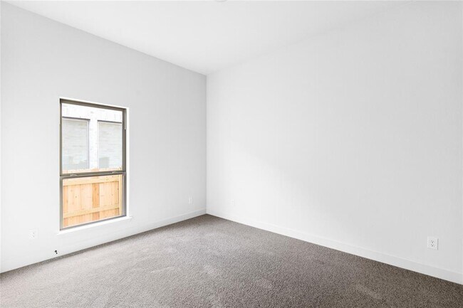 Building Photo - 639 Bay Breeze Dr
