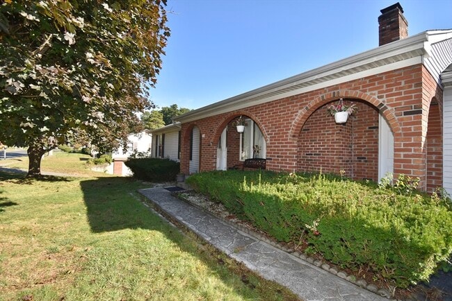 Primary Photo - 67 Basil Rd