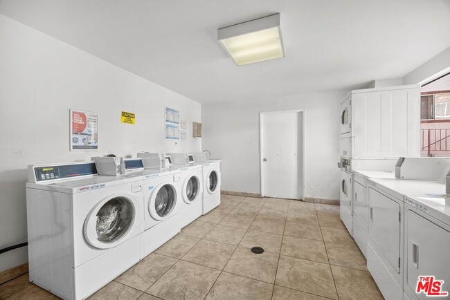 Building Photo - 5400 Newcastle Ave