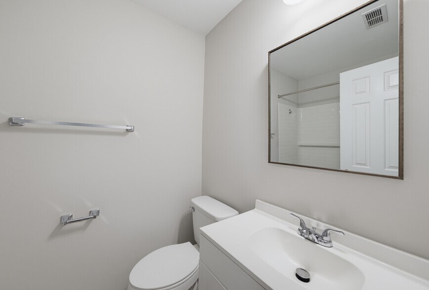 Second Full Bathroom - 2030 Quaker Landing