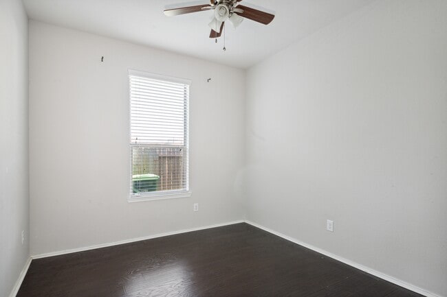 Building Photo - 1819 Killiney Ct