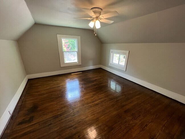 Building Photo - 10 McGowan St