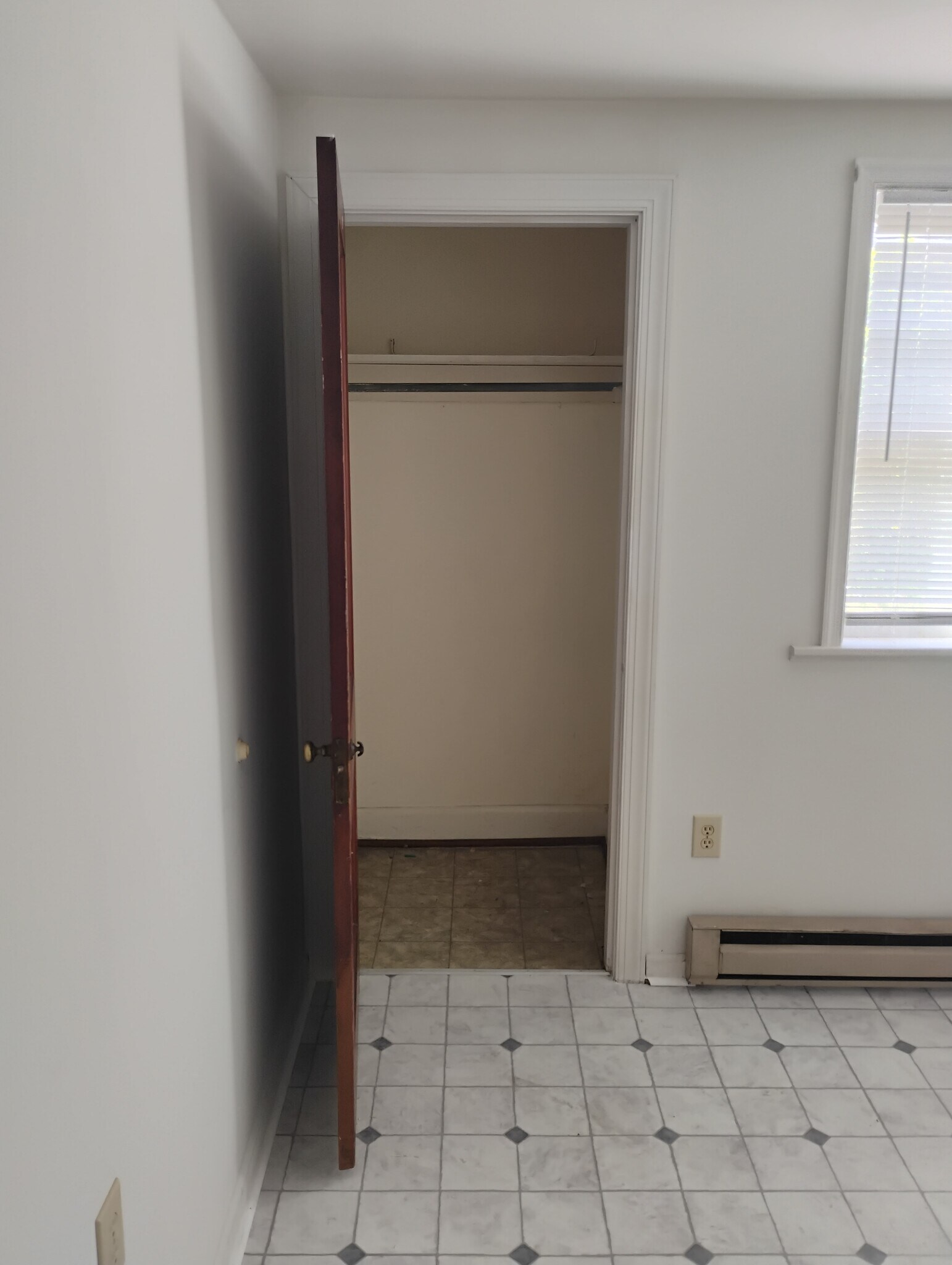 Building Photo - 701 Orchard St