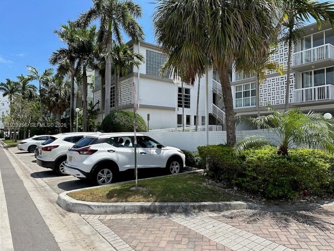 Building Photo - 1080 99th St