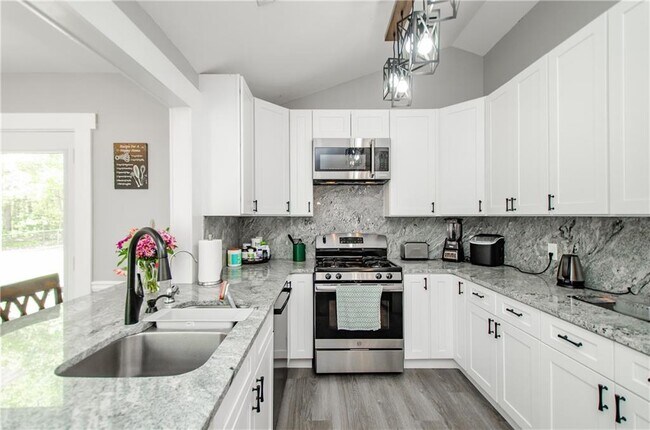 Building Photo - 238 Knob Hill Dr