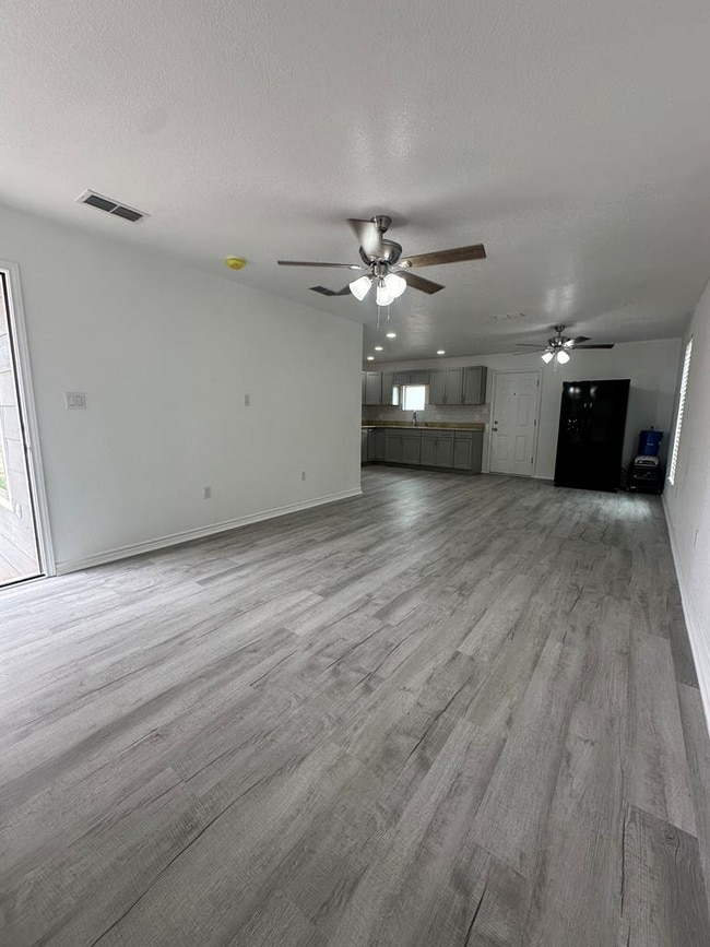 Building Photo - 3580 N Treadway Ave
