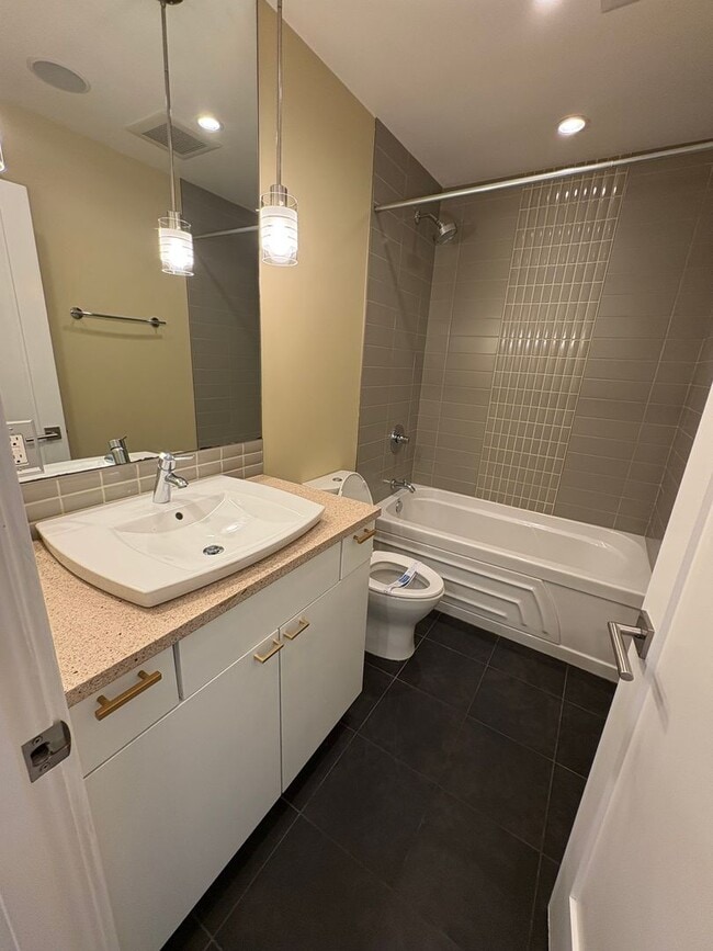 Building Photo - Fabulous Queen Anne Home with LOTS of EXTRAS!