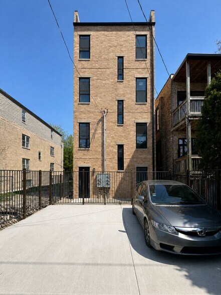 Building Photo - 1416 N Maplewood Ave