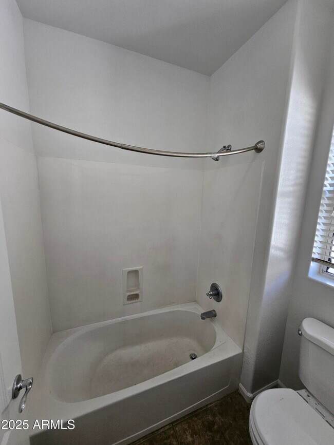 Building Photo - 2065 E Hulet Dr
