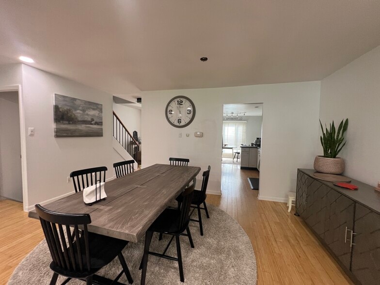 Building Photo - 919 Putnam Blvd