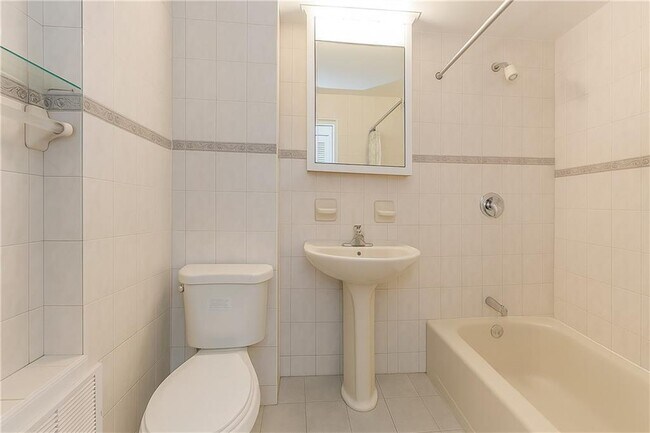 Building Photo - 434 39th St