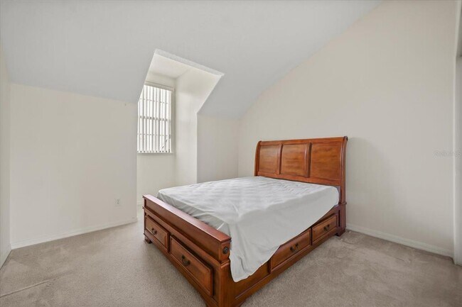 Building Photo - 2050 Island Walk Dr