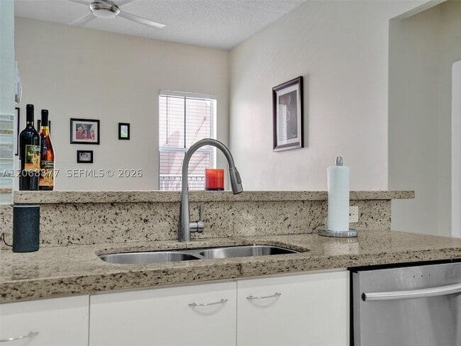 Building Photo - 938 Bluewood Terrace