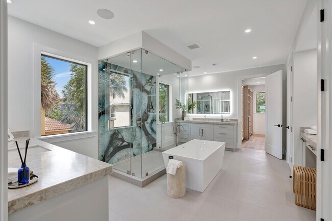 Building Photo - 416 S Lake Dr
