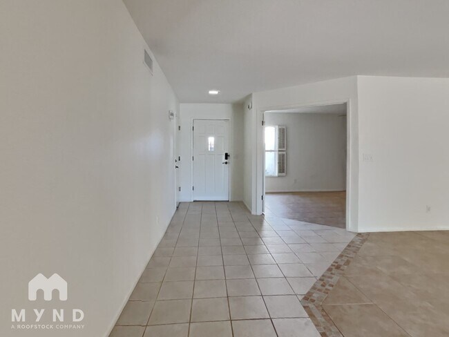 Building Photo - 8176 E Del Cuarzo Dr