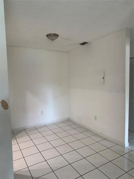 Building Photo - 6040 Shaker Wood Cir
