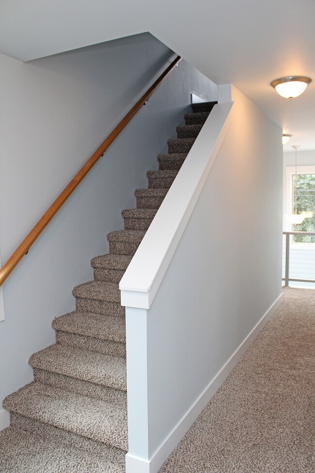 Building Photo - 827 NW Victoria Ave