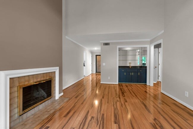 Building Photo - **A RARE FIND - GREEN HILLS CONDO WITH QUI...