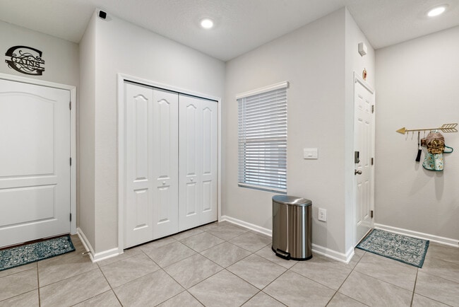 Building Photo - 425 Talulla Trl