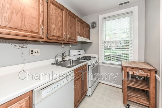 Building Photo - 1501 S Edgewood St