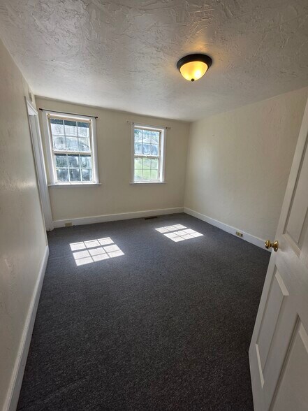 Building Photo - 24 N Kister St