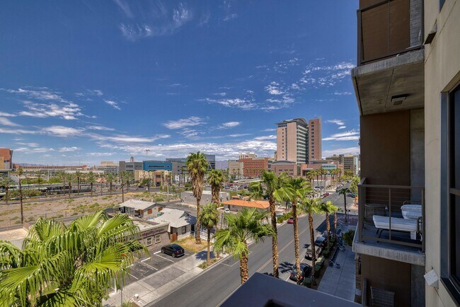 Building Photo - Fully Furnished Spacious One Bedroom - Downtown Las Vegas