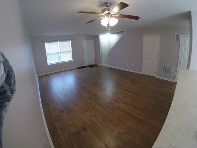 Building Photo - 2123 Quail Hollow Dr