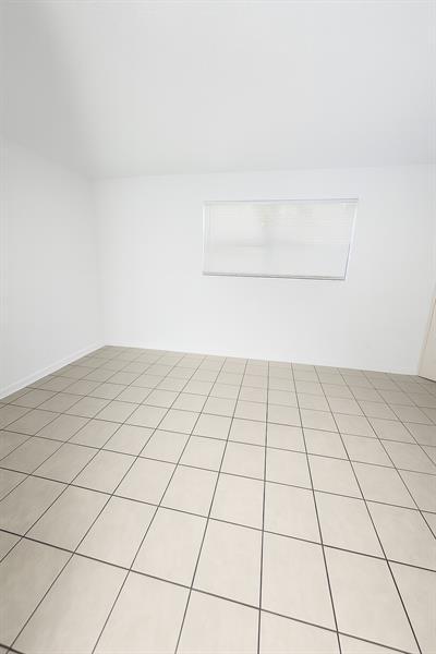 Building Photo - 1151 NE 17th Ct