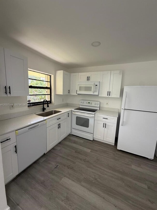 Building Photo - 6560 SW 49th St