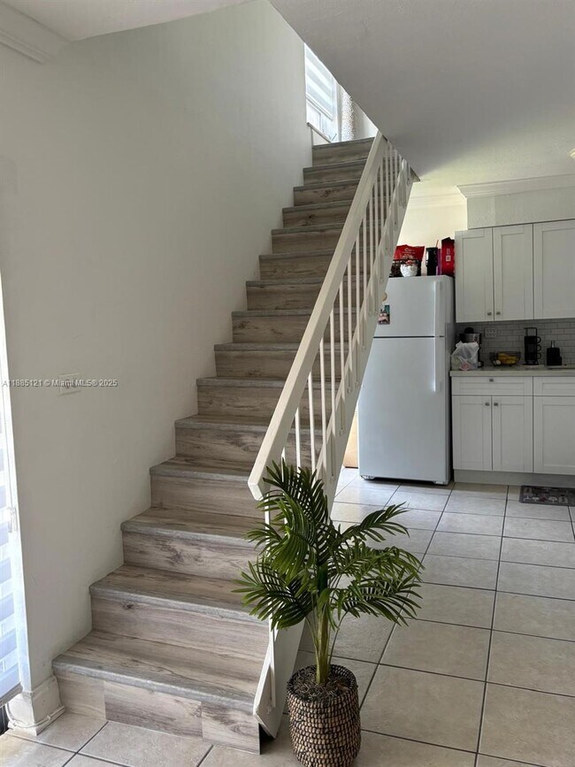 Building Photo - 3901 SW 109th Ave