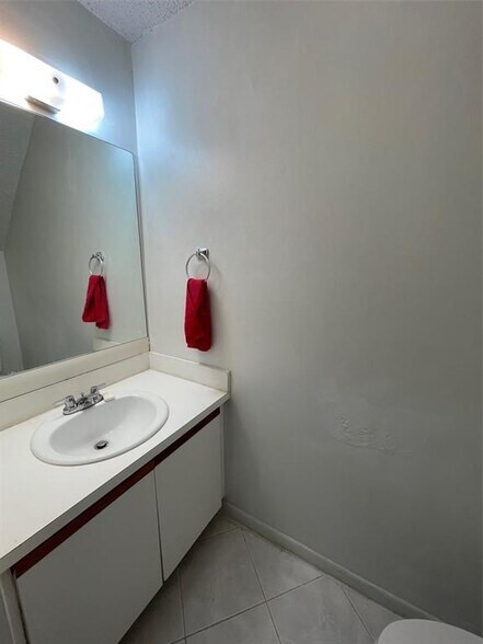 Building Photo - 8237 NW 8th Ct