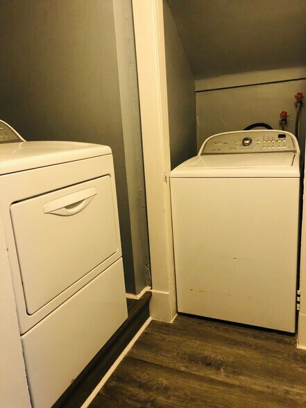 Building Photo - 2922 E Cold Spring Ln