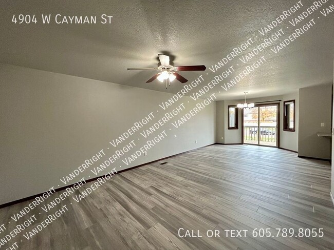 Building Photo - 4904 W Cayman St