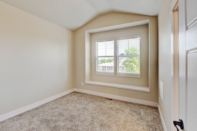 Building Photo - 2107 Sandbur Dr