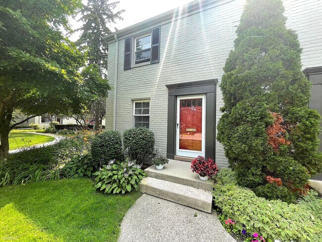Primary Photo - 2 br, 1 bath Condo - 1704 Graefield Rd 170...