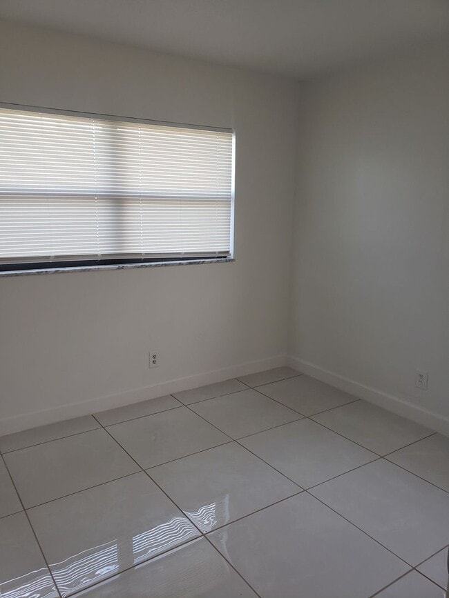Building Photo - 3 bedroom 2 bath home