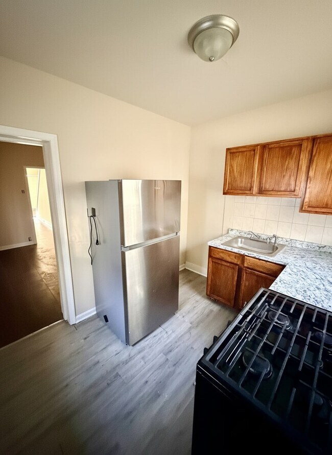 Building Photo - 1943 E Monmouth St