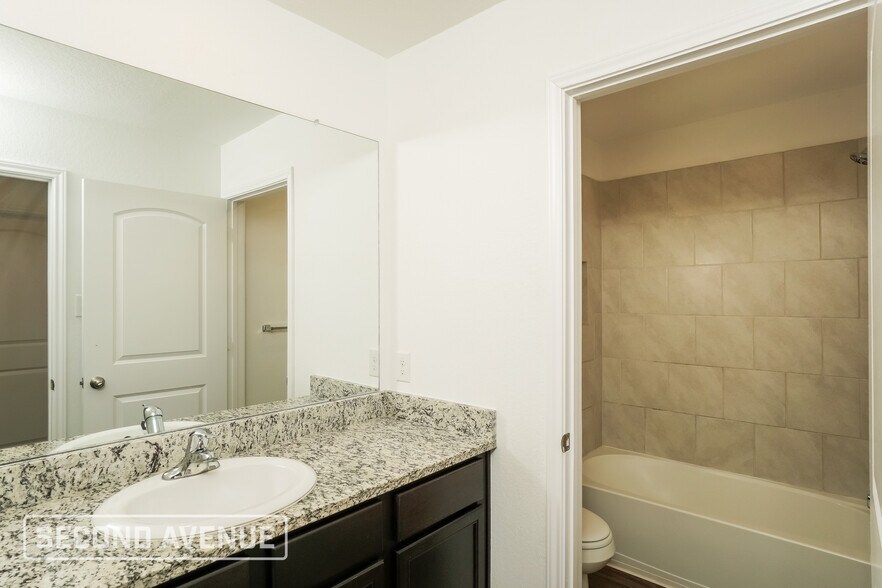 Building Photo - 3027 Jackson Smt