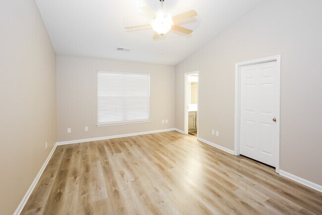 Building Photo - 218 Summit Park Ct