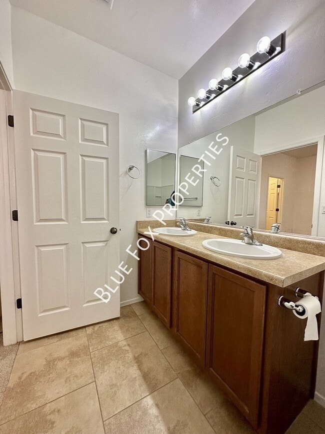 Building Photo - 12830 N Fox Hollow Dr