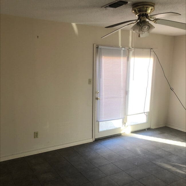 Building Photo - 3024 Courtney Ave