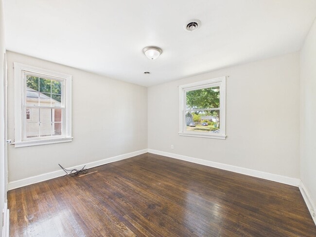 Building Photo - 4605 Eastover Ave