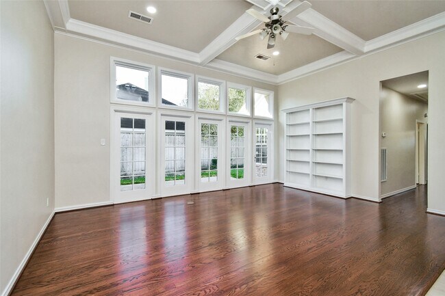 Building Photo - 1506 Forest Home Dr