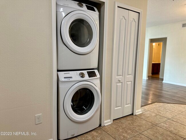 Building Photo - 4908 Key Lime Dr
