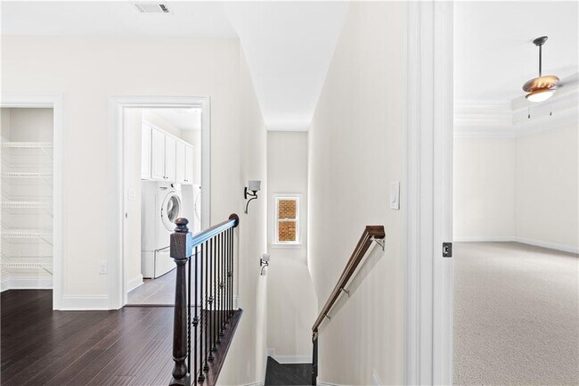 Building Photo - 3619 Strath Dr