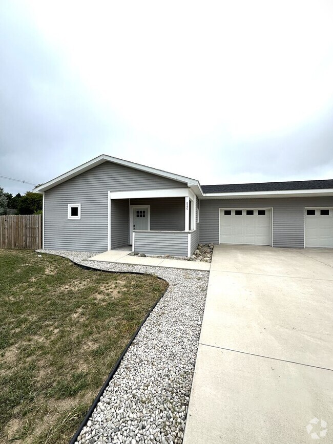 Building Photo - Quiet Modern Duplex on E. Bingham Rd